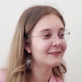 Ảnh chụp Emily Mathis trong vai trò thành viên hội đồng của MDC.