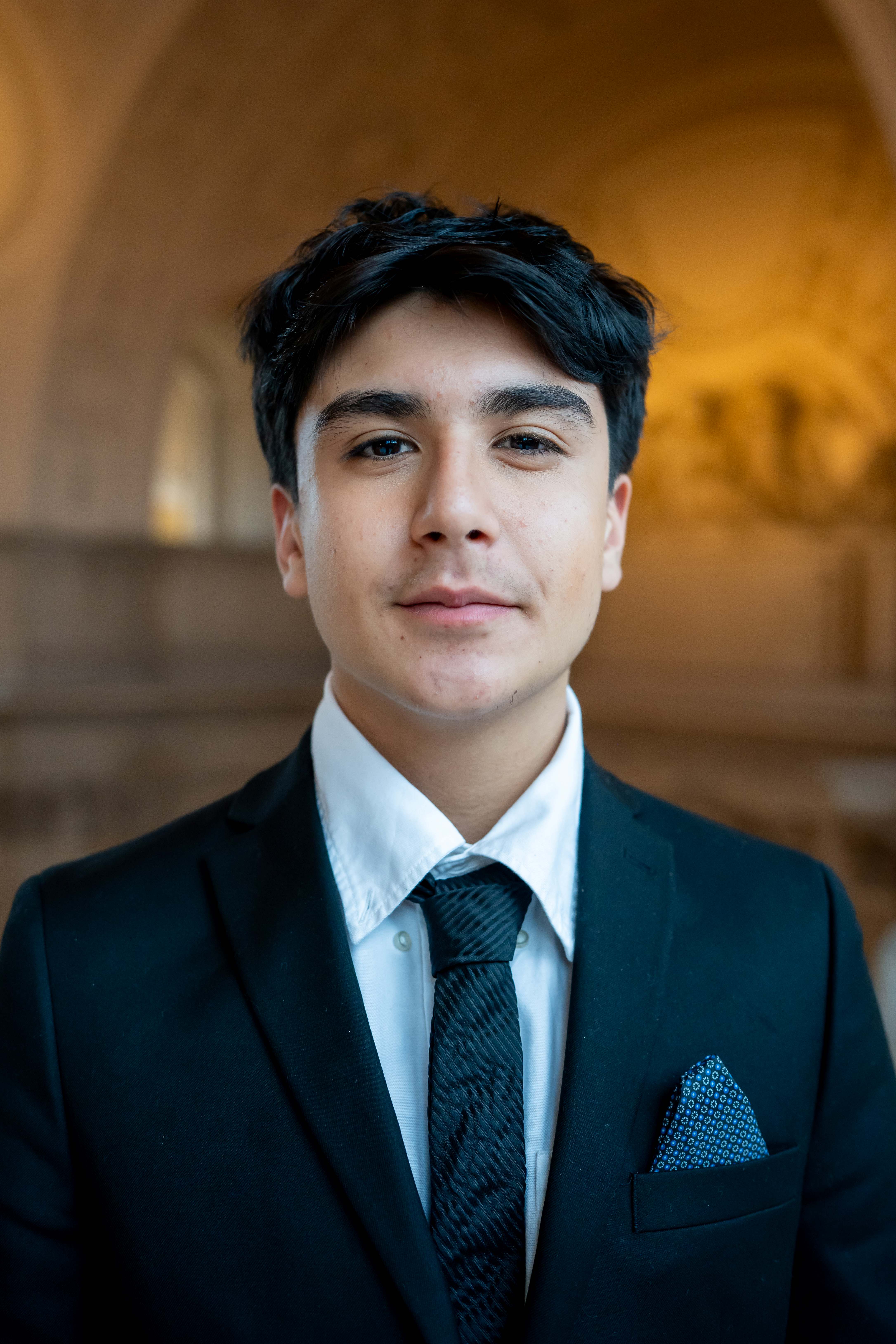 Larawan ni Youth Commissioner Ayan Azad sa City Hall