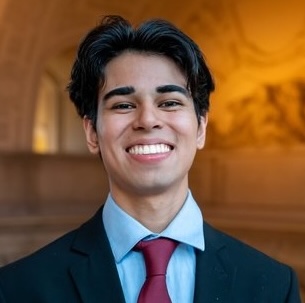 市政廳青年事務專員馬克西米利亞諾·特魯希略的照片