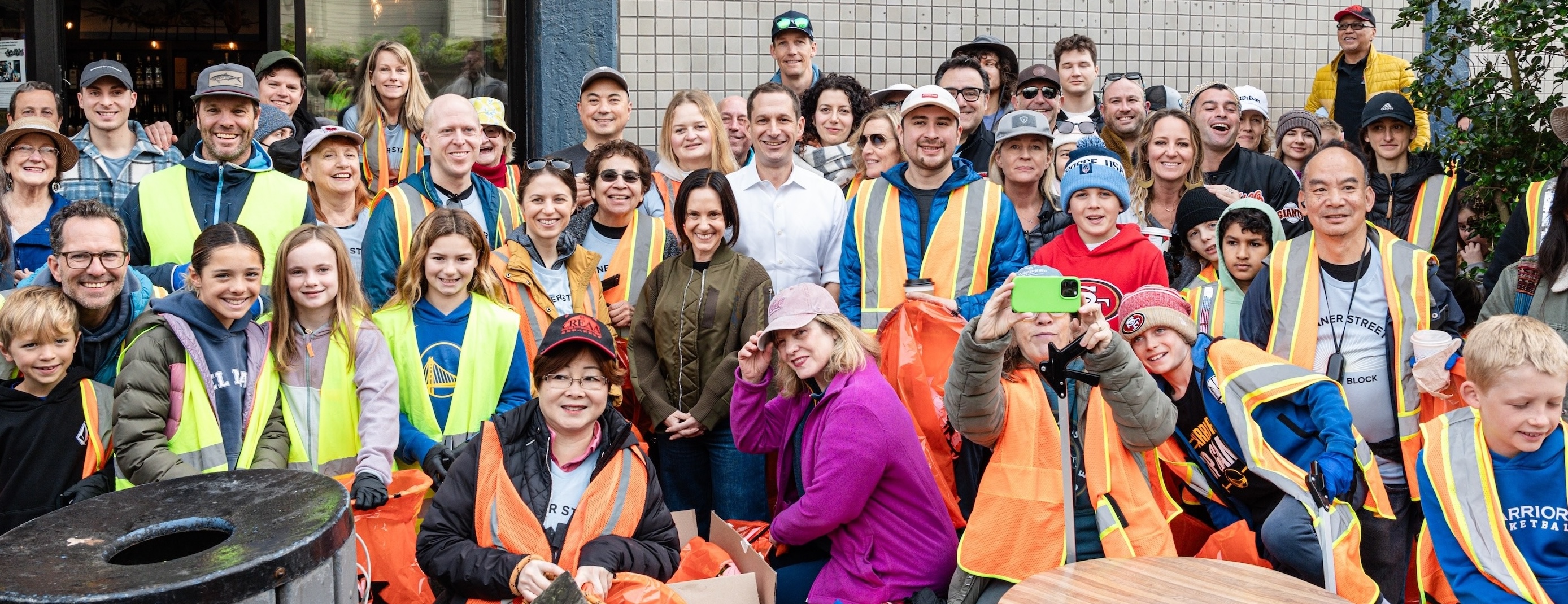 Volunteer group picture - corp