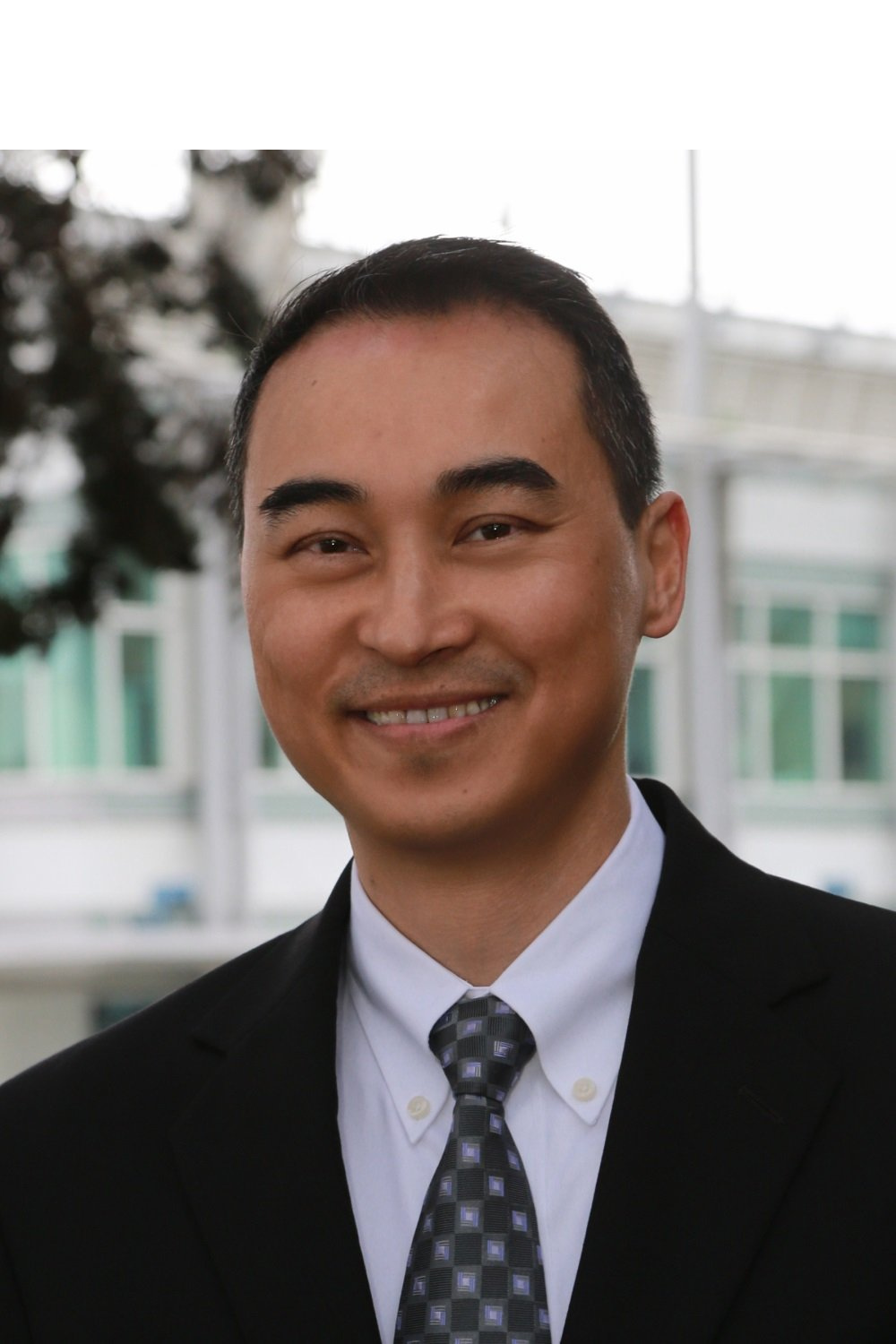 headshot of William Lee