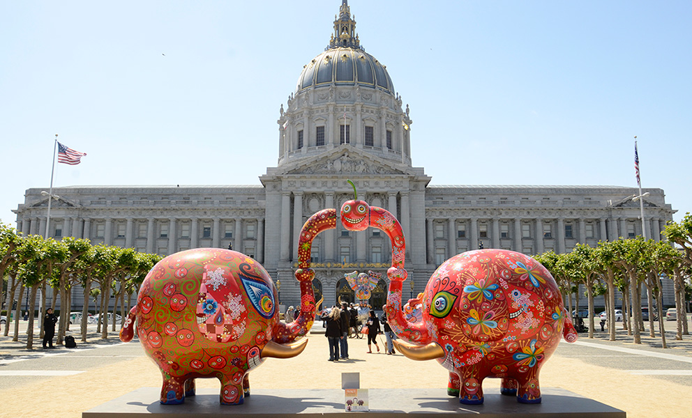 Two Elephant sculptures in front of a building